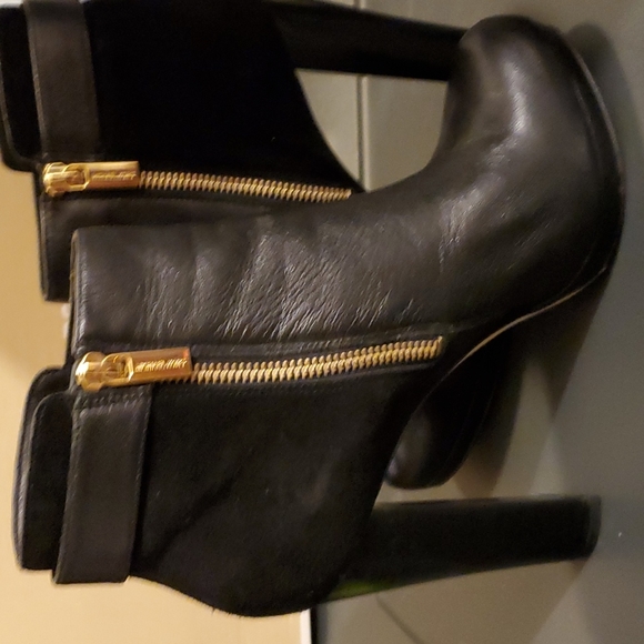 Micheal Kors Platform Ankle Boots 7.5 Blk leather and suede gold hardware - Picture 3 of 8
